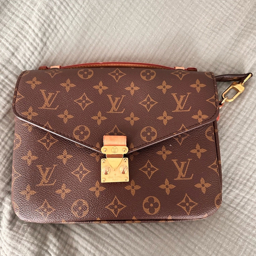 Louis Vuitton pochette metis